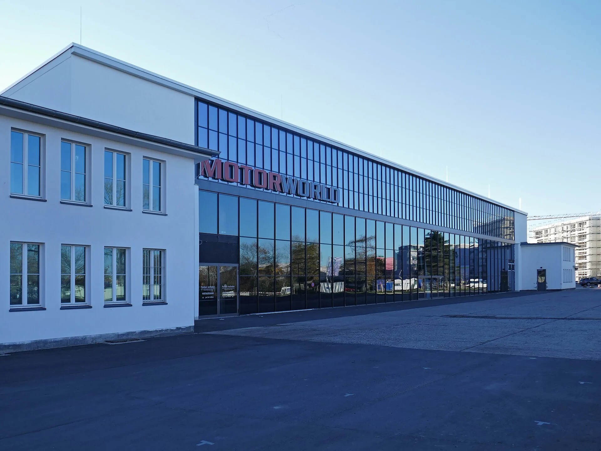 MotorWorld Köln — historische Fassade des Flughafens Butzweilerhof